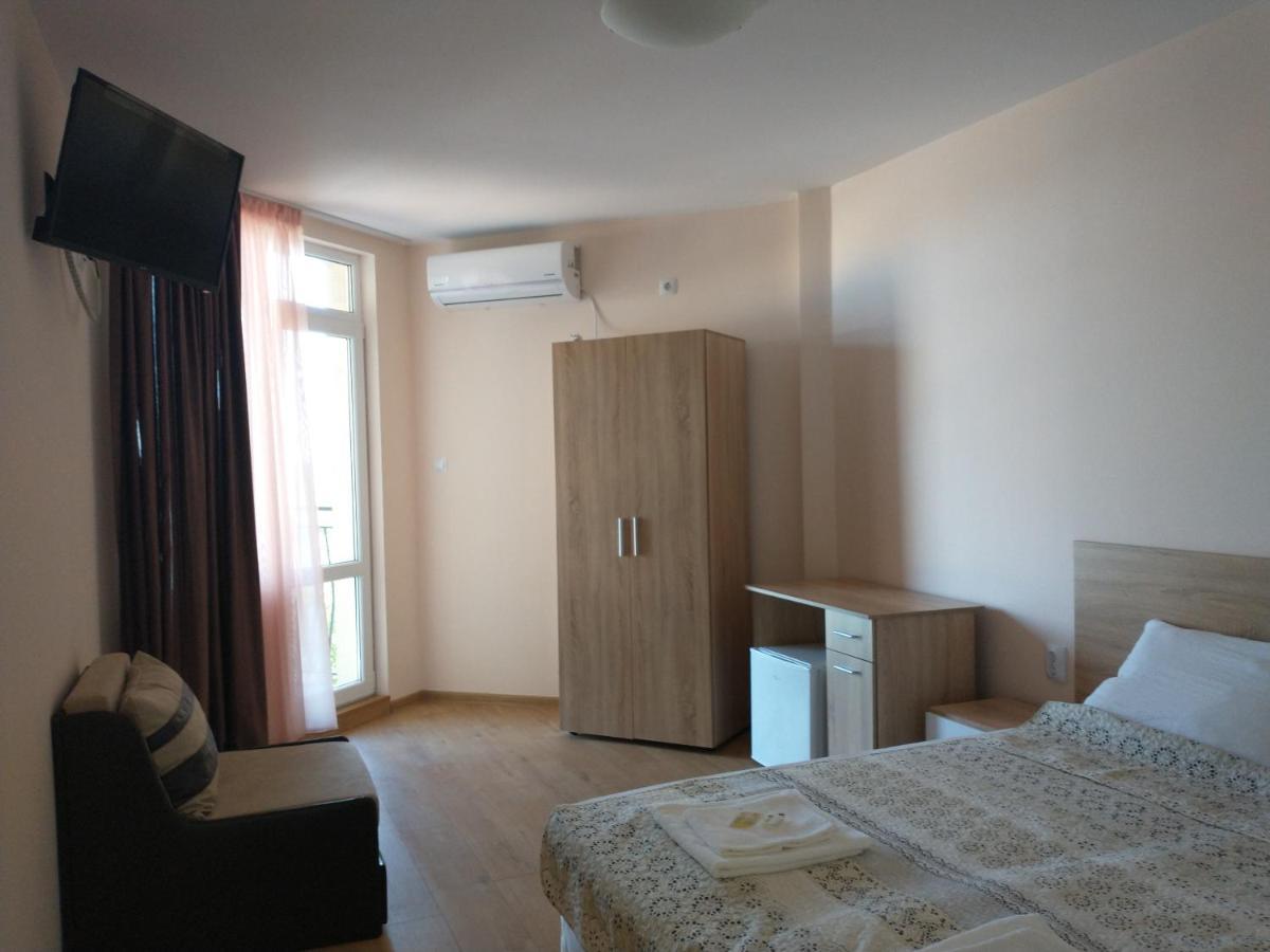 Aura Family Hotel Ravda Exterior photo