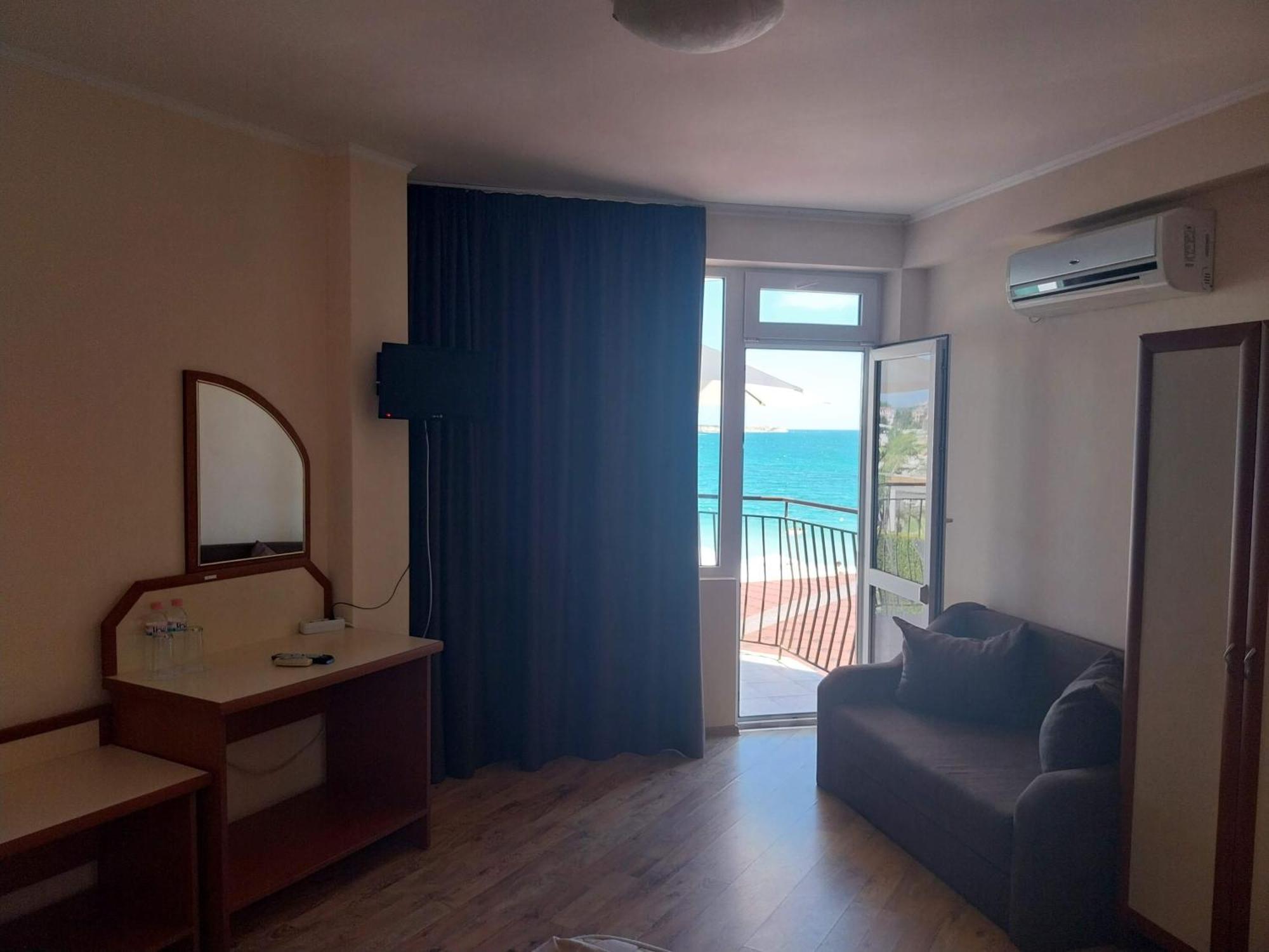 Aura Family Hotel Ravda Exterior photo